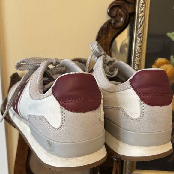 Guess| Cute & Sporty Light Grey/Burgundy Casual Logo Sneakers Sz 7.5 - Picture 4 of 8